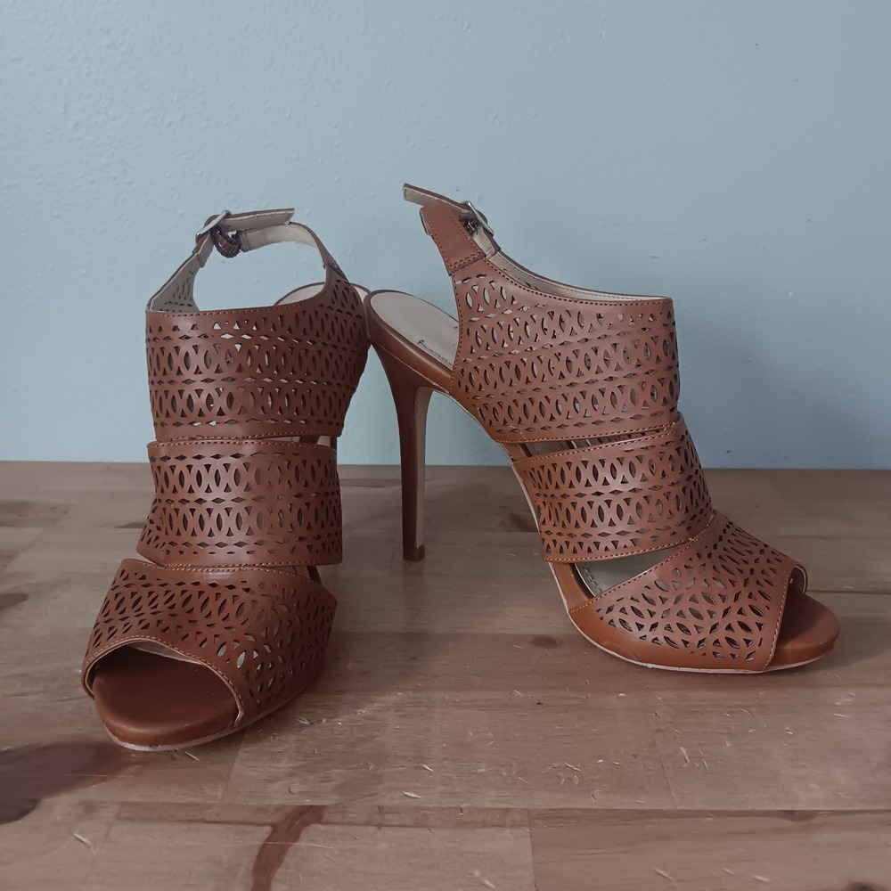 BCBGeneration Peep Toe Stiletto Women 7.5 Tan Good Slingback Laser Cut PL-Jaguar